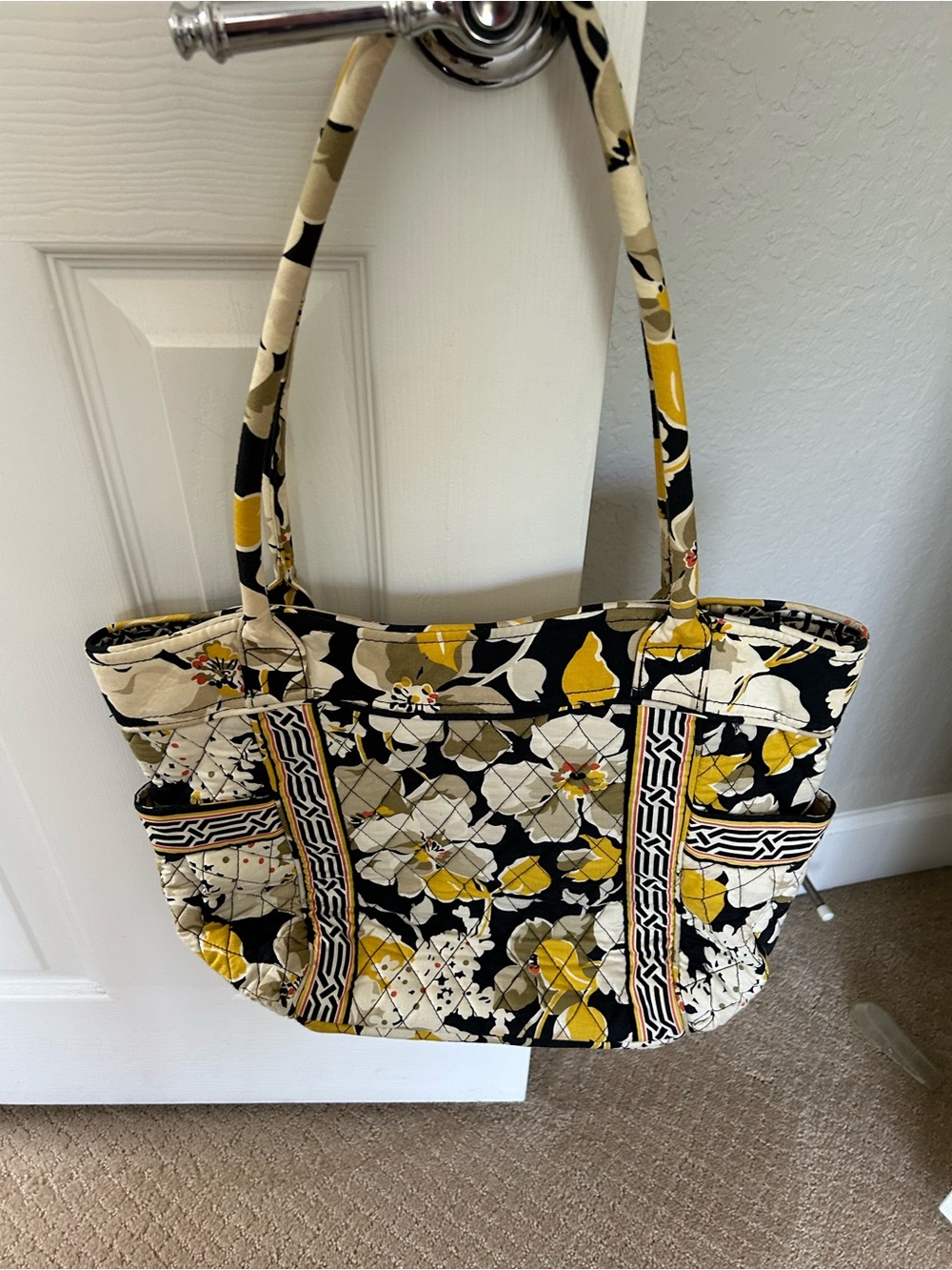 NWOT- Vera Bradley- RETIRED- Dogwood pattern Tote Bag in Black, Cream & Yellow